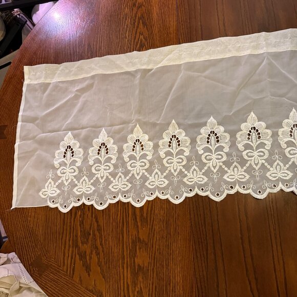 French White Embroidered Valance Curtain 18.5 x 57 Made in France - Picture 3 of 9